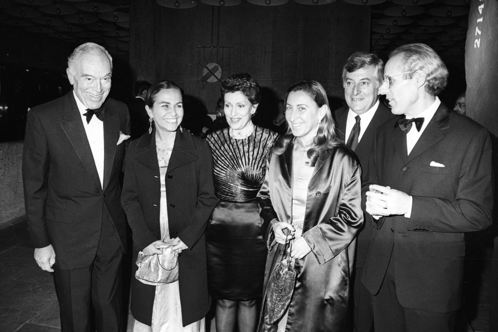 Leonard and Evelyn Lauder and friends attend the 30th anniversary celebration of the Whitney Museum's Breuer Building on November 6, 1996 in New York. Article title: 'Eye: Widow's Pique (Photo by Fairchild Archive/Penske Media via Getty Images)