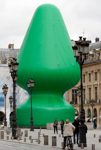 Paul McCarthy’s Tree (2014) installed at Place Vendome, Paris, October 16, 2014
